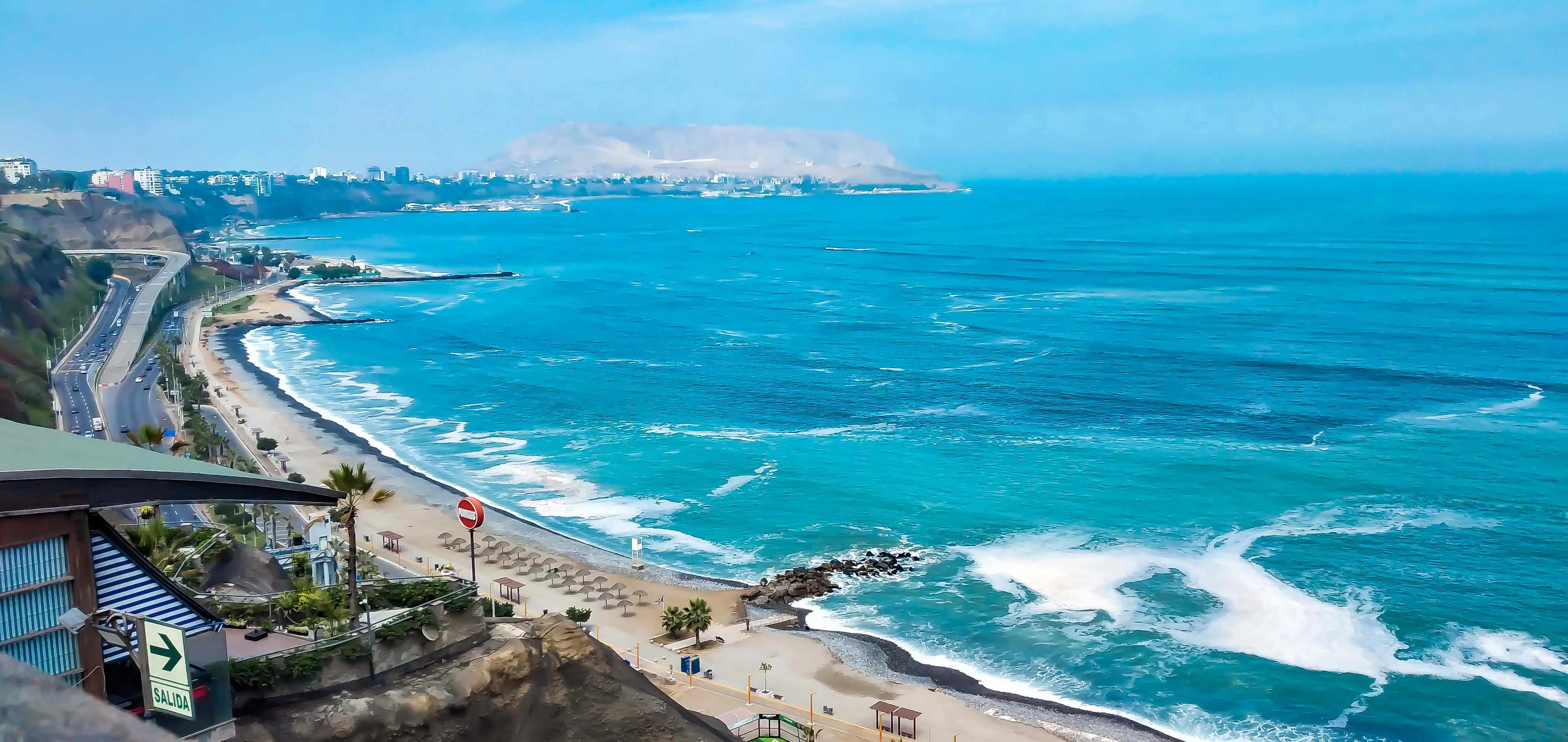 Vista al Pacífico desde el departamento, sobre el Malecón de la Reserva en Miraflores.